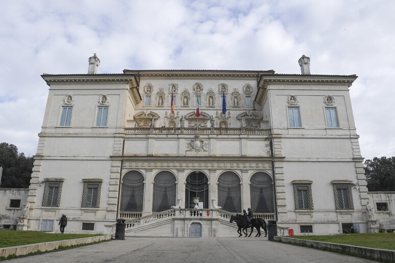 - RIPRODUZIONE RISERVATA