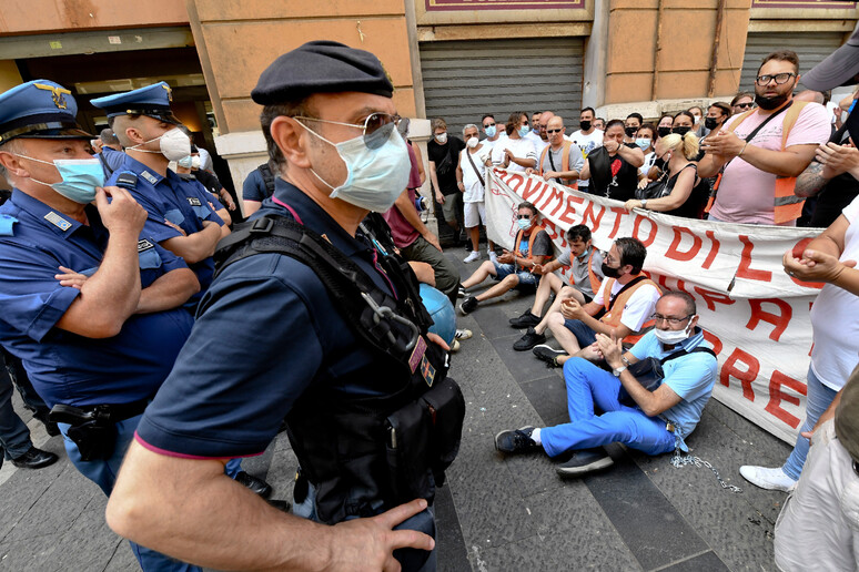 - RIPRODUZIONE RISERVATA