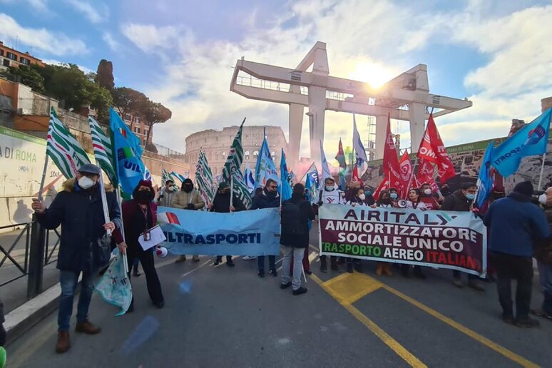 - RIPRODUZIONE RISERVATA