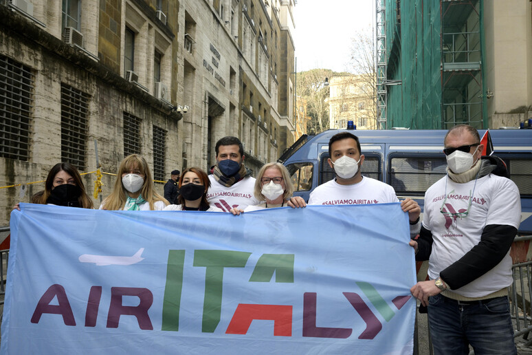 - RIPRODUZIONE RISERVATA