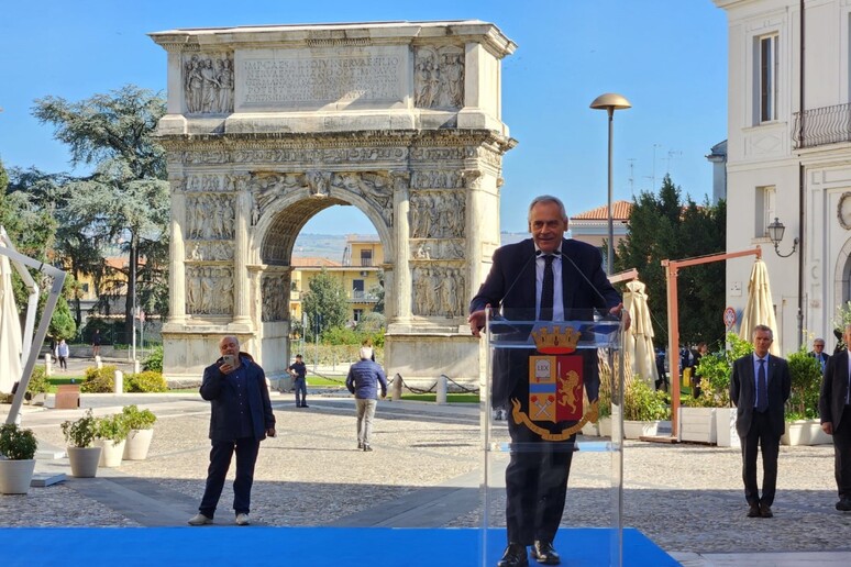 - RIPRODUZIONE RISERVATA