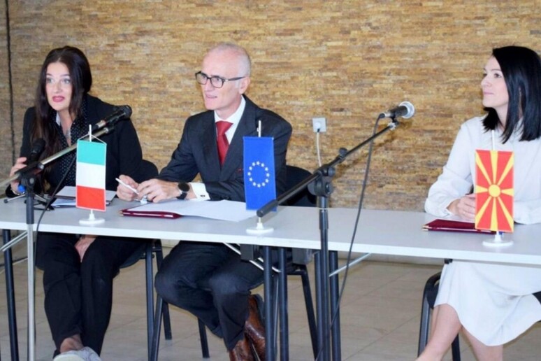 - RIPRODUZIONE RISERVATA