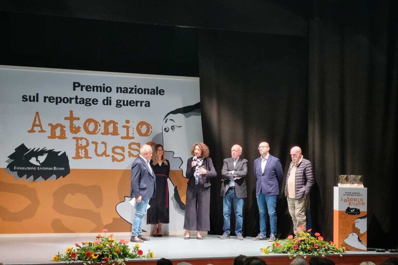 - RIPRODUZIONE RISERVATA