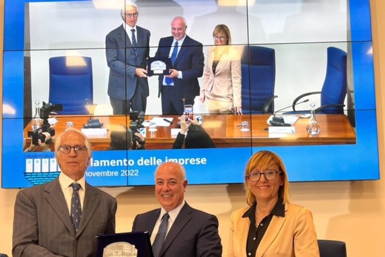 - RIPRODUZIONE RISERVATA