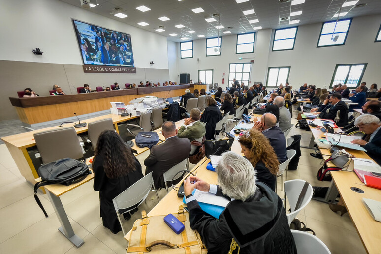 -     RIPRODUZIONE RISERVATA