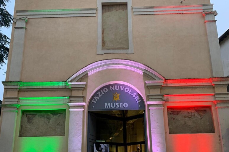 - RIPRODUZIONE RISERVATA