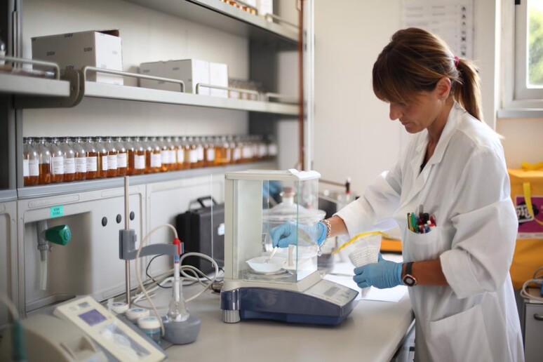 null - RIPRODUZIONE RISERVATA