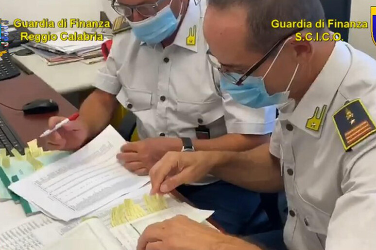 - RIPRODUZIONE RISERVATA