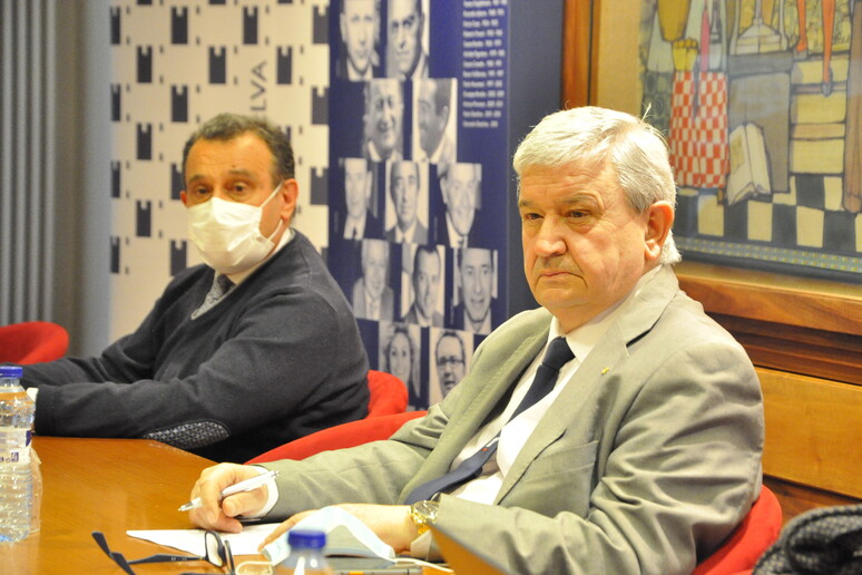 - RIPRODUZIONE RISERVATA