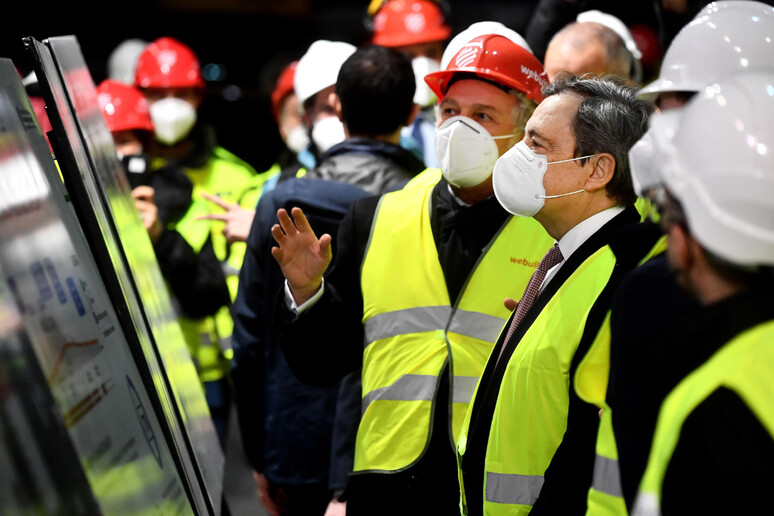 - RIPRODUZIONE RISERVATA