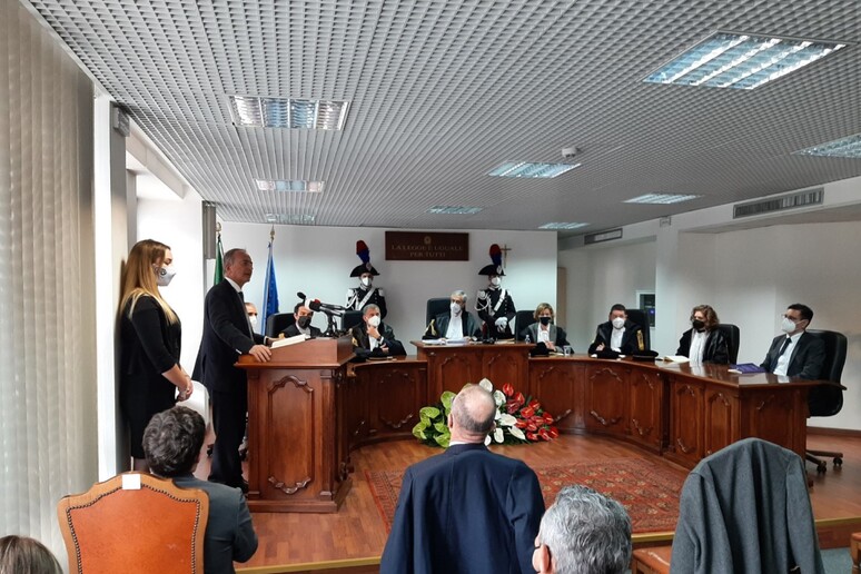 - RIPRODUZIONE RISERVATA