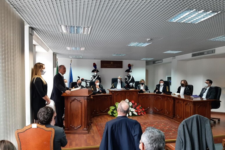 - RIPRODUZIONE RISERVATA