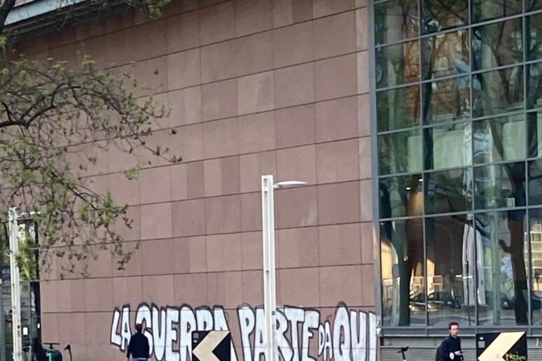 - RIPRODUZIONE RISERVATA