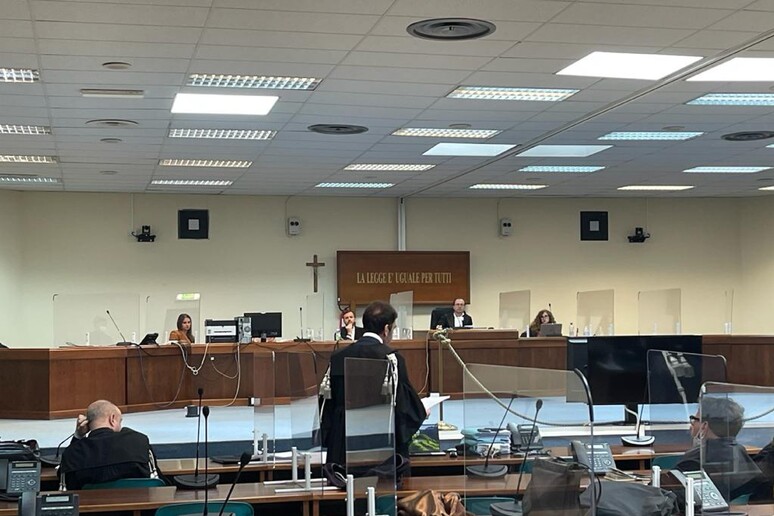 -     RIPRODUZIONE RISERVATA