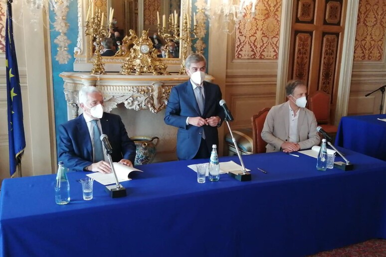 - RIPRODUZIONE RISERVATA