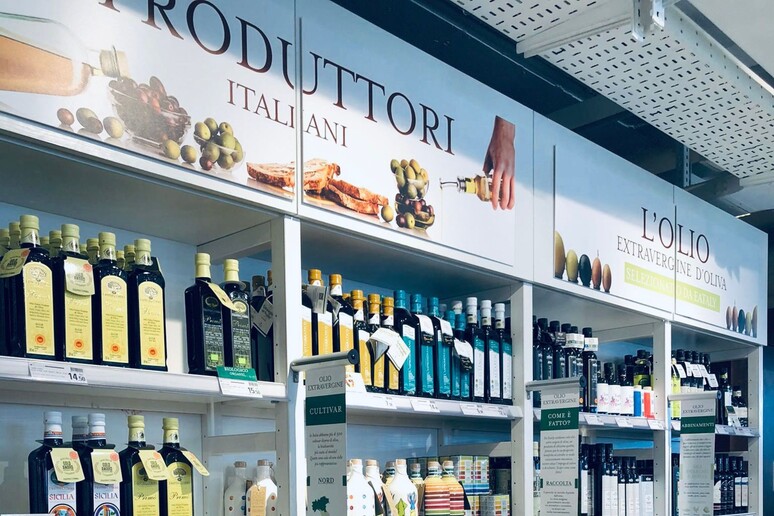 Olio extravergine italiano, made in Italy (foto Eataly) - RIPRODUZIONE RISERVATA