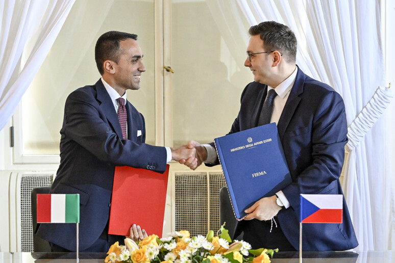 - RIPRODUZIONE RISERVATA