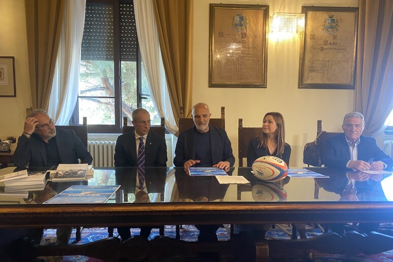 - RIPRODUZIONE RISERVATA