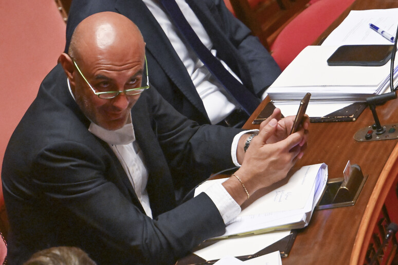 - RIPRODUZIONE RISERVATA
