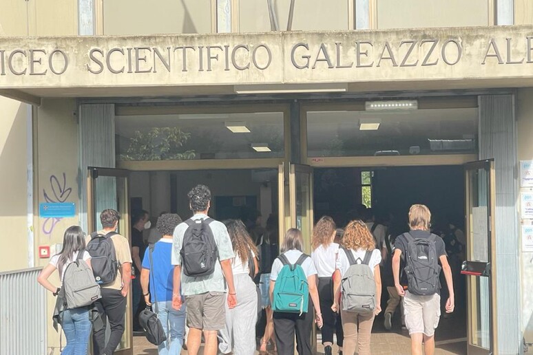 - RIPRODUZIONE RISERVATA
