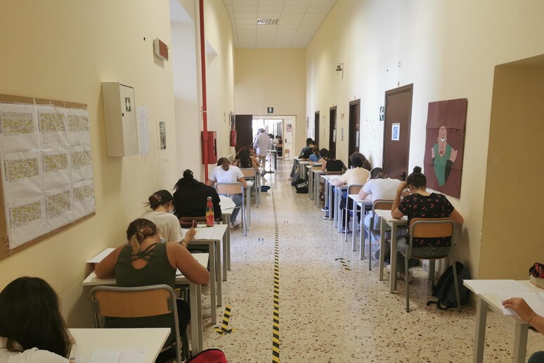 - RIPRODUZIONE RISERVATA