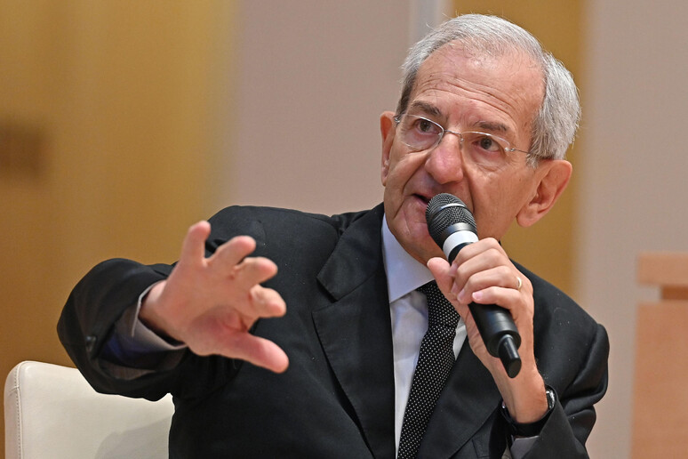 - RIPRODUZIONE RISERVATA