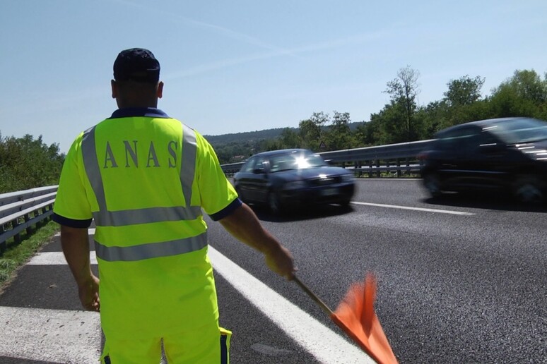 - RIPRODUZIONE RISERVATA