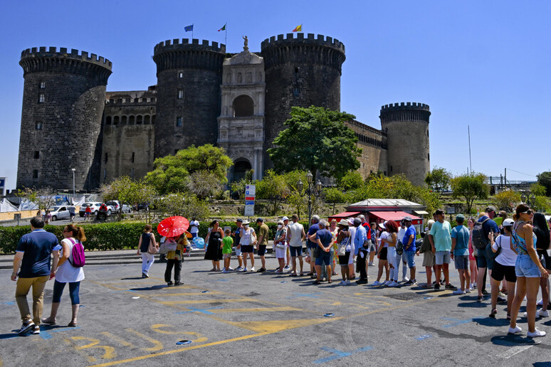Al via una nuova ondata di caldo, previsti fino a 42 gradi - RIPRODUZIONE RISERVATA