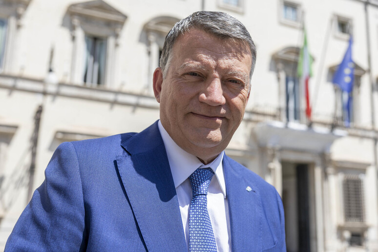 - RIPRODUZIONE RISERVATA