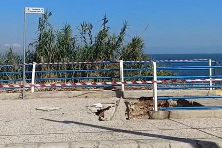 - RIPRODUZIONE RISERVATA