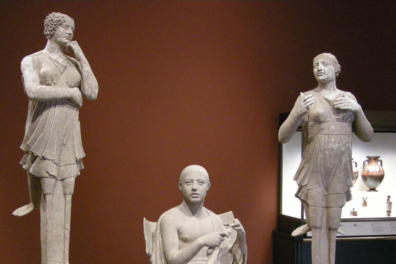 Il gruppo di terracotta  'Orfeo ' e  'Le Sirene ' restituite dal museo Getty - RIPRODUZIONE RISERVATA