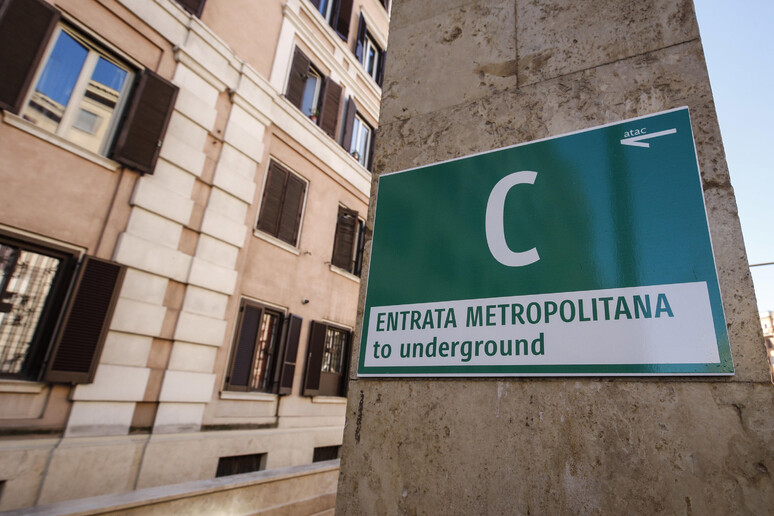- RIPRODUZIONE RISERVATA
