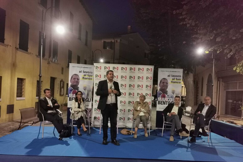 - RIPRODUZIONE RISERVATA