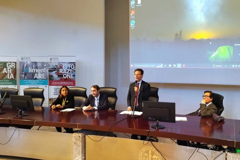 - RIPRODUZIONE RISERVATA