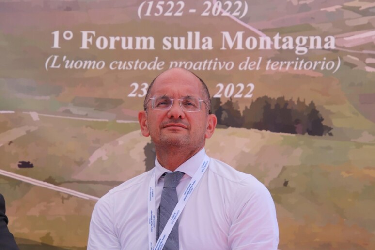 - RIPRODUZIONE RISERVATA