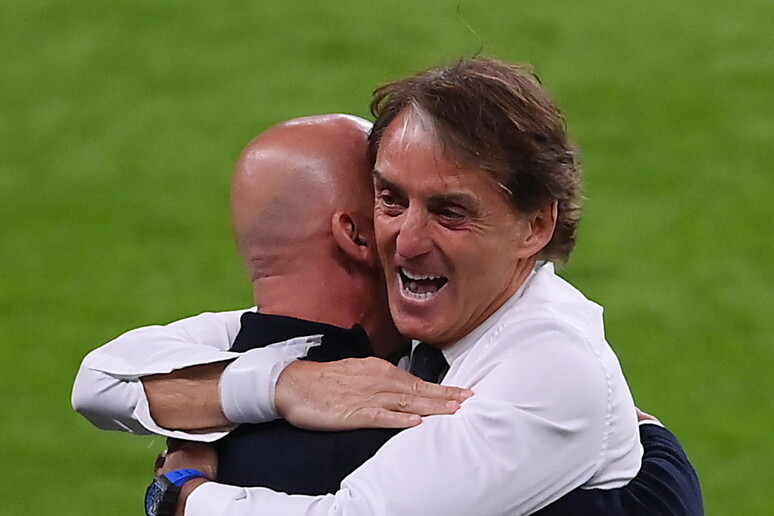 Abbraccio Vialli-Mancini © ANSA/EPA