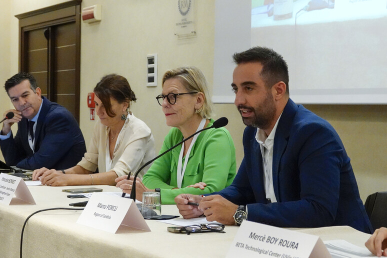 - RIPRODUZIONE RISERVATA