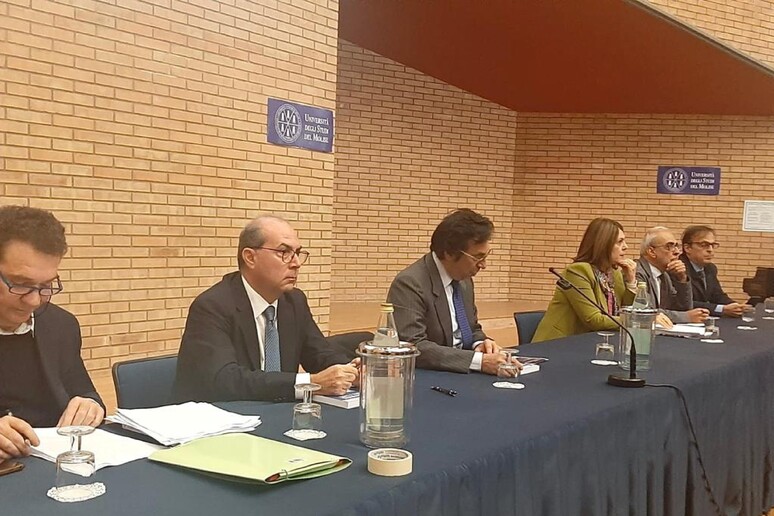 - RIPRODUZIONE RISERVATA