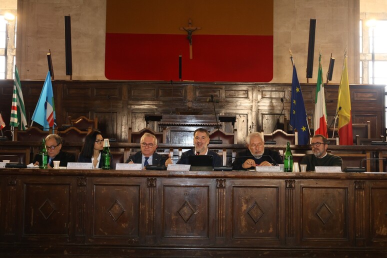 - RIPRODUZIONE RISERVATA