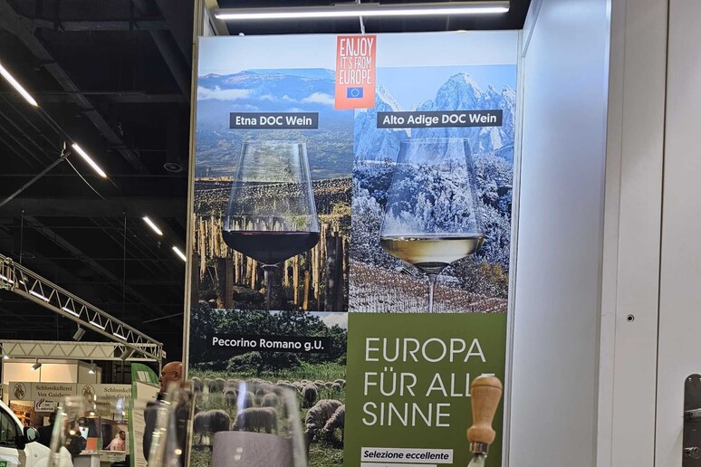 - RIPRODUZIONE RISERVATA