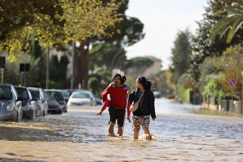 -     RIPRODUZIONE RISERVATA