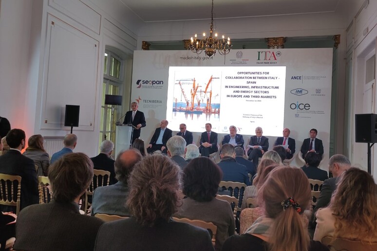 - RIPRODUZIONE RISERVATA