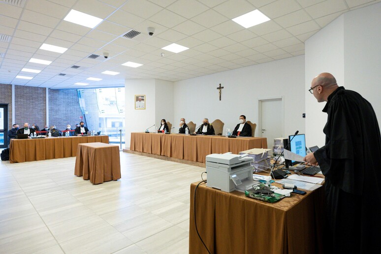 -     RIPRODUZIONE RISERVATA