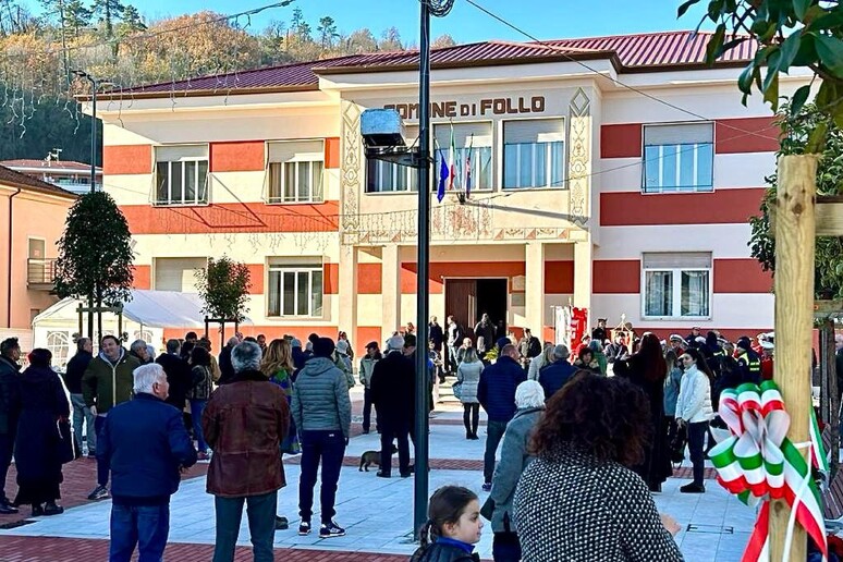 -     RIPRODUZIONE RISERVATA