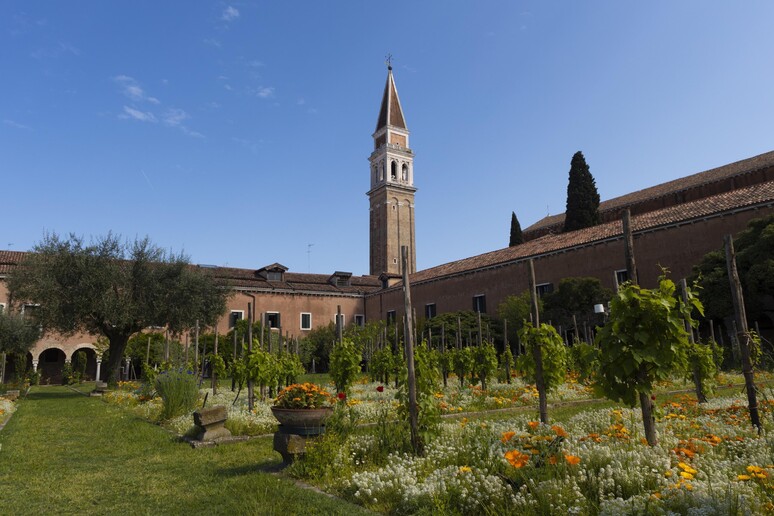 - RIPRODUZIONE RISERVATA