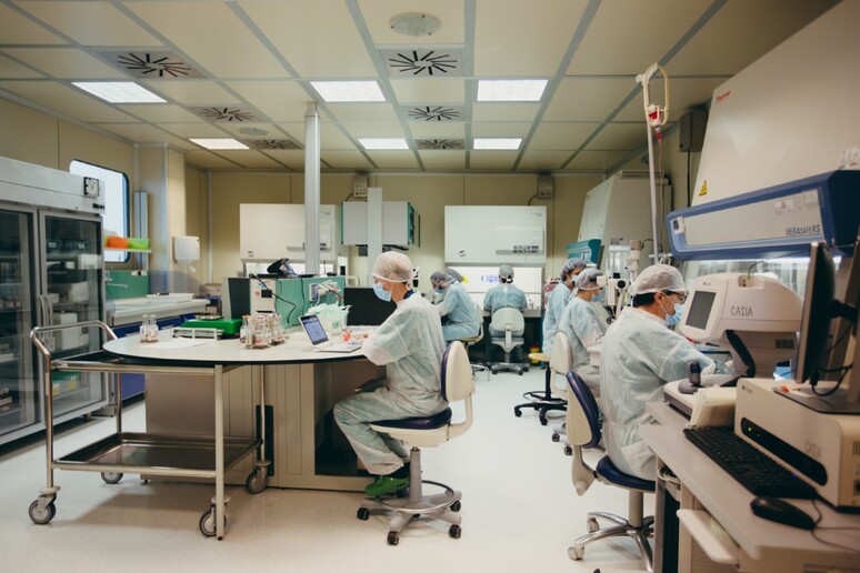 - RIPRODUZIONE RISERVATA