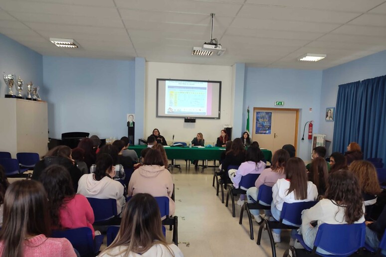- RIPRODUZIONE RISERVATA