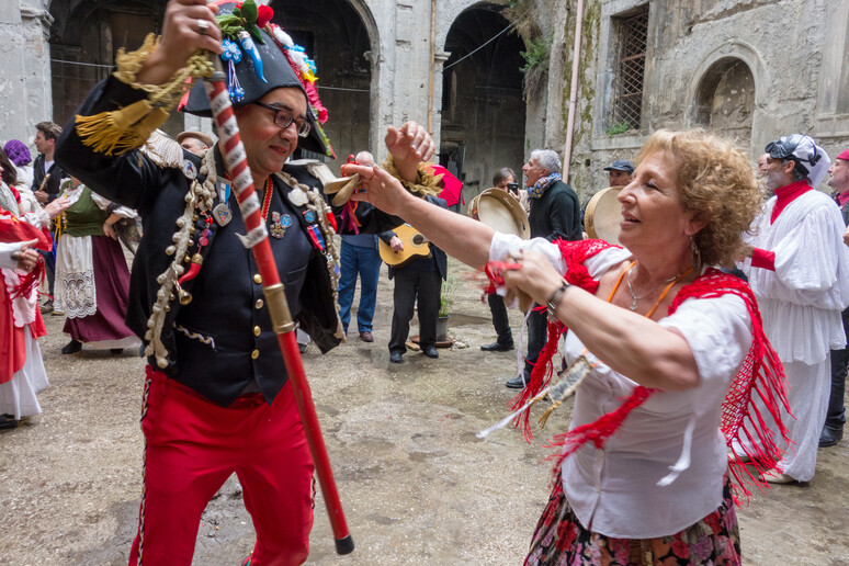 Pazzariello e Napoletana, danza tradizionale foto iStock. - RIPRODUZIONE RISERVATA