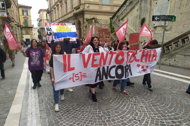 - RIPRODUZIONE RISERVATA