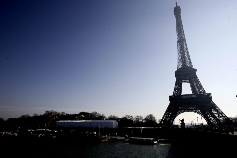 Un 'immagine di archivio della Tour Eiffel a Parigi -     RIPRODUZIONE RISERVATA